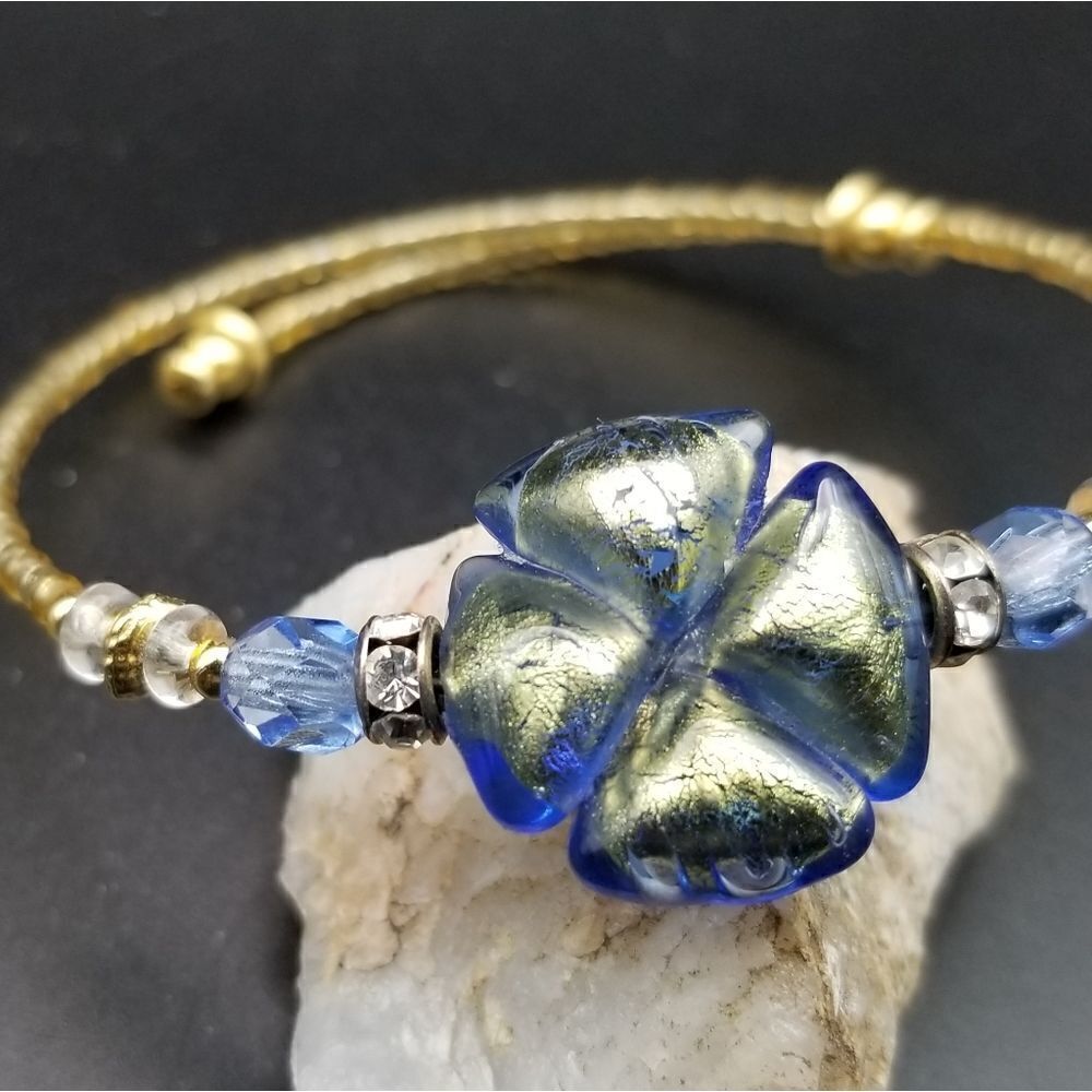 4 leaf clover hand blown artisan glass bracelet. B333